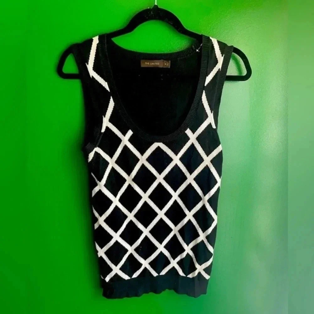 The Limited Size Medium Sweater Tank Lightweight EUC!‎